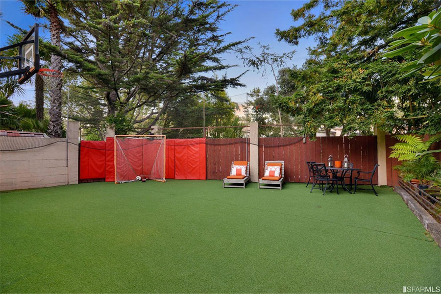 Backyard area with turf and lawn chairs